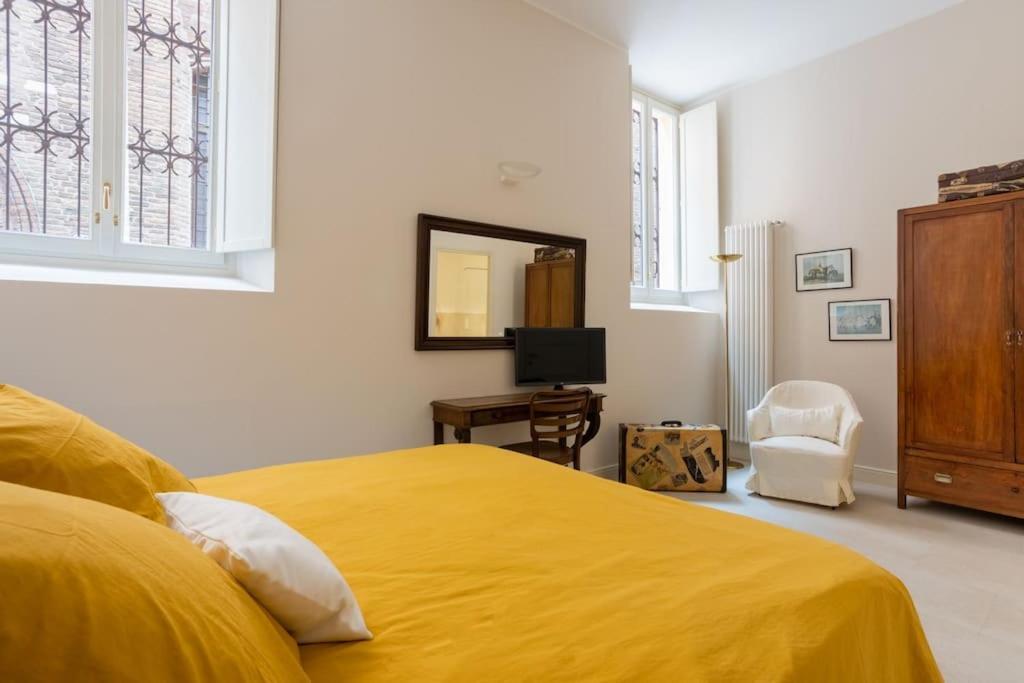 Palazzo Sabbioni Appartamento Lusso Due Camere Soggiorno Cucina Феррара Екстер'єр фото