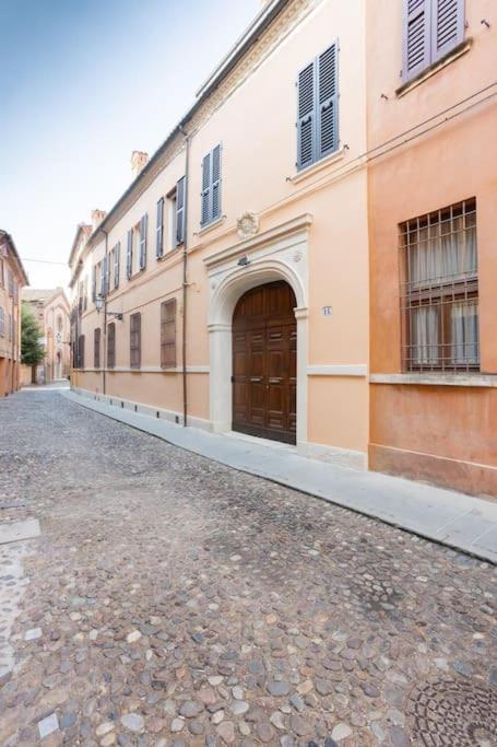 Palazzo Sabbioni Appartamento Lusso Due Camere Soggiorno Cucina Феррара Екстер'єр фото